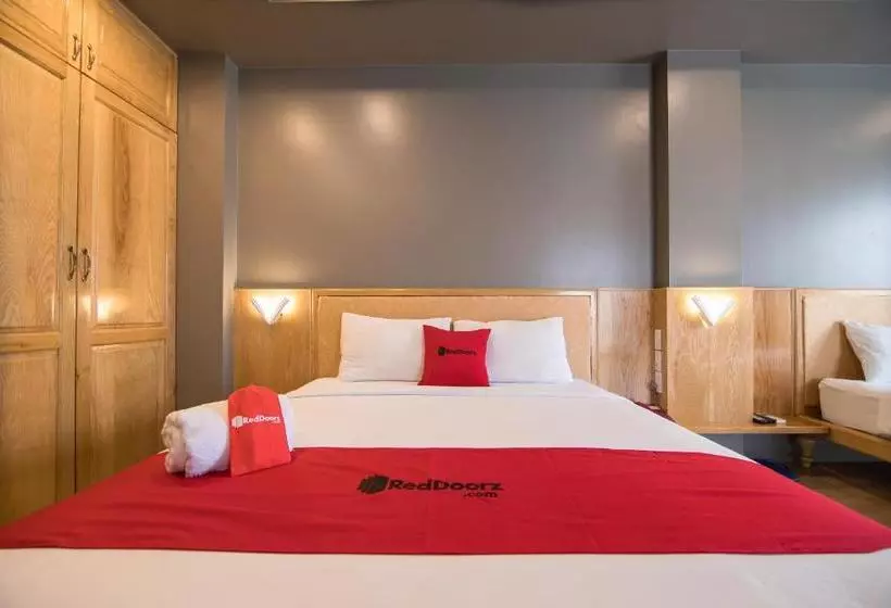 Fotos del hotel Reddoorz Plus Near Secc:  5